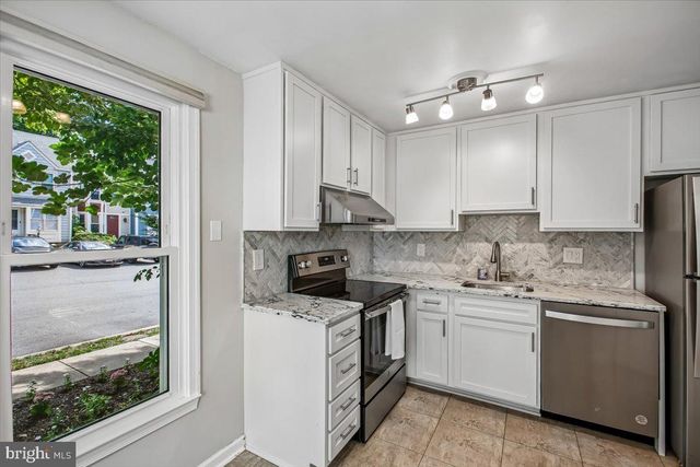 11194 SILENTWOOD LN, Reston, VA 20191