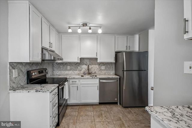 11194 SILENTWOOD LN, Reston, VA 20191