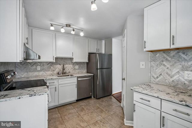 11194 SILENTWOOD LN, Reston, VA 20191