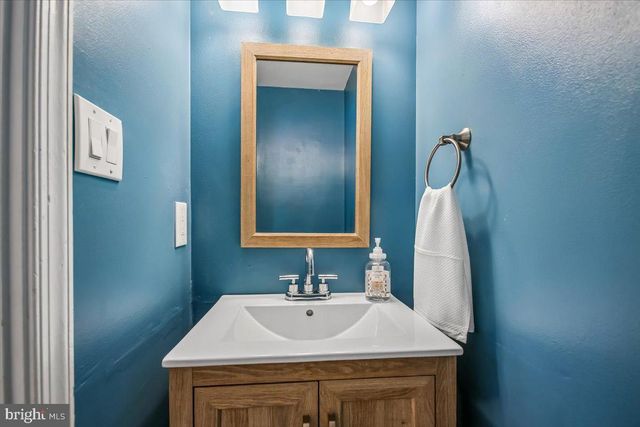 11194 SILENTWOOD LN, Reston, VA 20191