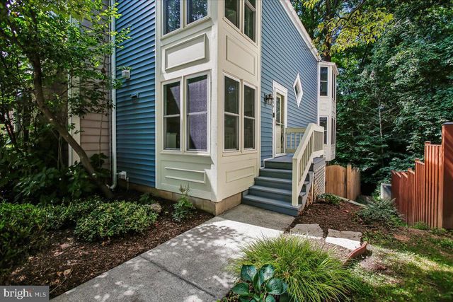 11194 SILENTWOOD LN, Reston, VA 20191