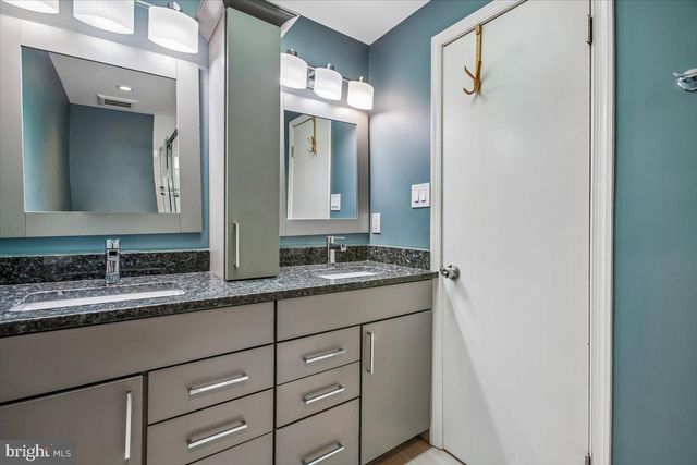 11194 SILENTWOOD LN, Reston, VA 20191