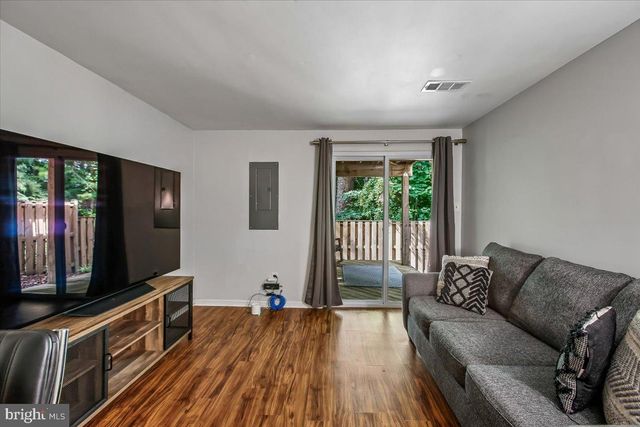 11194 SILENTWOOD LN, Reston, VA 20191
