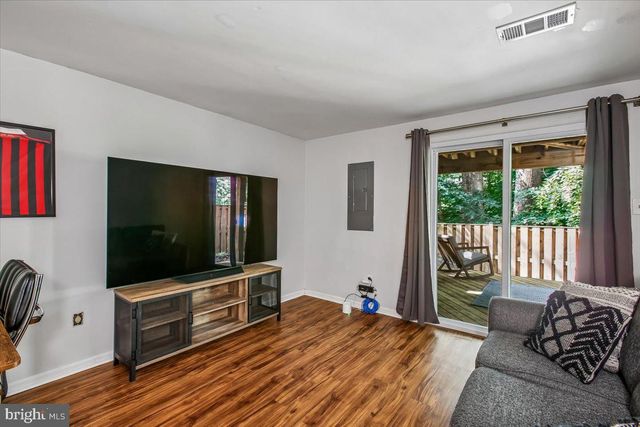 11194 SILENTWOOD LN, Reston, VA 20191