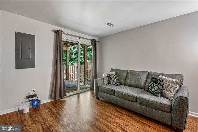 11194 SILENTWOOD LN, Reston, VA 20191