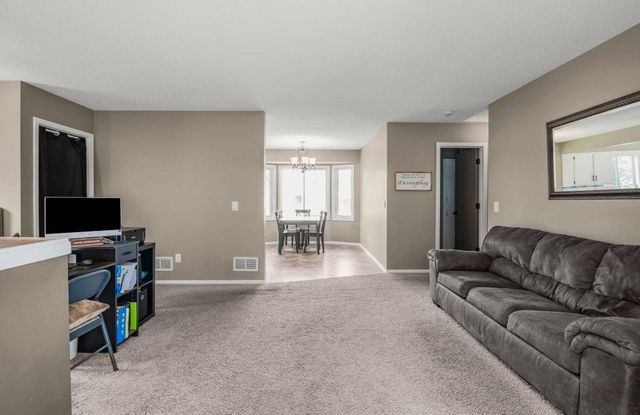 9162 Kirkwood Lane N, Maple Grove, MN 55369