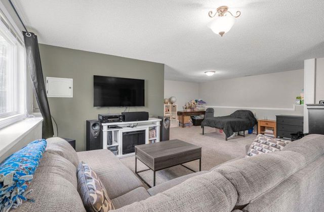 9162 Kirkwood Lane N, Maple Grove, MN 55369
