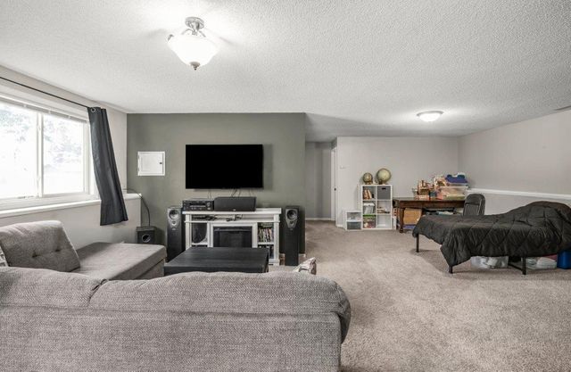 9162 Kirkwood Lane N, Maple Grove, MN 55369