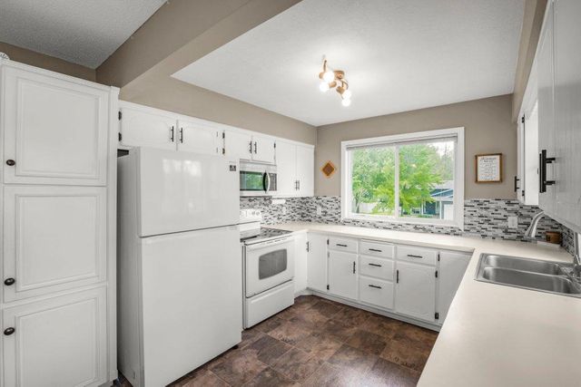 9162 Kirkwood Lane N, Maple Grove, MN 55369