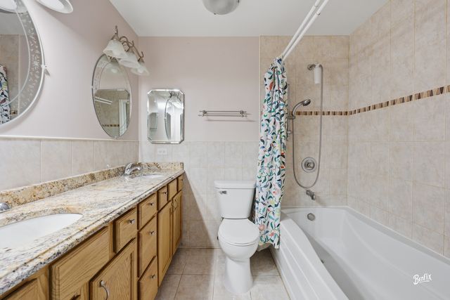 344 E Fox Hill Drive, Buffalo Grove, IL 60089