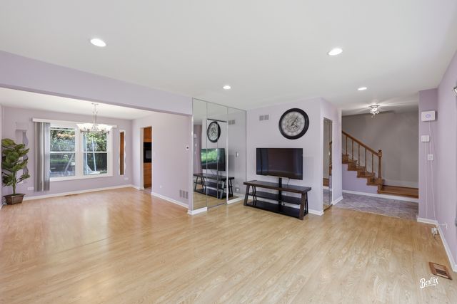 344 E Fox Hill Drive, Buffalo Grove, IL 60089