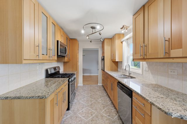 344 E Fox Hill Drive, Buffalo Grove, IL 60089