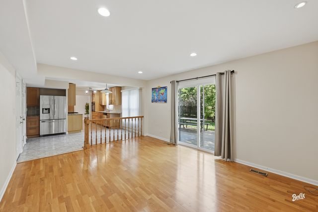 344 E Fox Hill Drive, Buffalo Grove, IL 60089