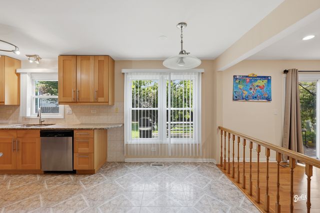344 E Fox Hill Drive, Buffalo Grove, IL 60089