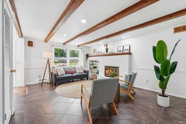 2018 Forest Valley Drive, Fort Wayne, IN 46815