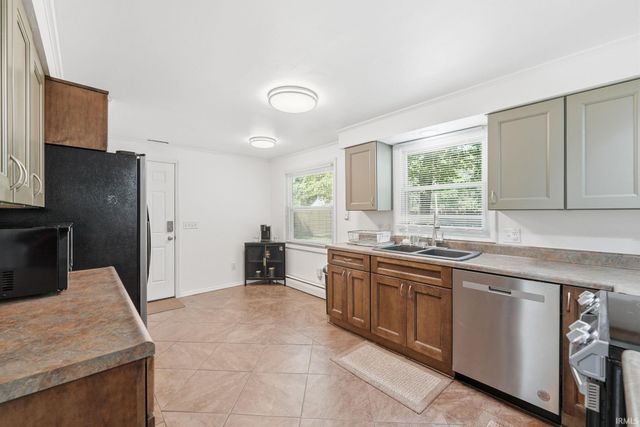 2018 Forest Valley Drive, Fort Wayne, IN 46815