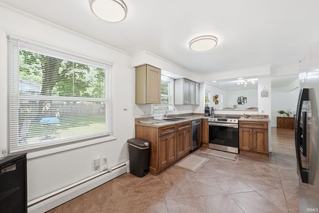 2018 Forest Valley Drive, Fort Wayne, IN 46815