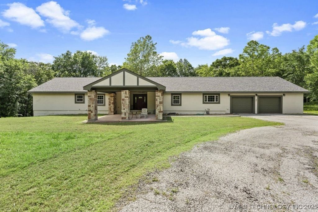 1628 Battle Drive, Grove, OK 74344