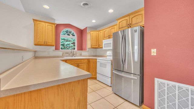 2440 Carmen AVENUE, Sheboygan, WI 53081