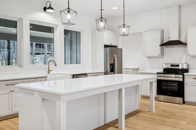 6384 Old Natchez Trce, Santa Fe, TN 38482