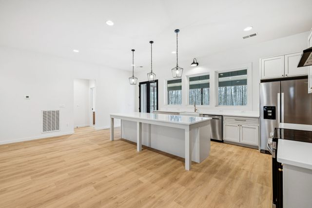 6384 Old Natchez Trce, Santa Fe, TN 38482