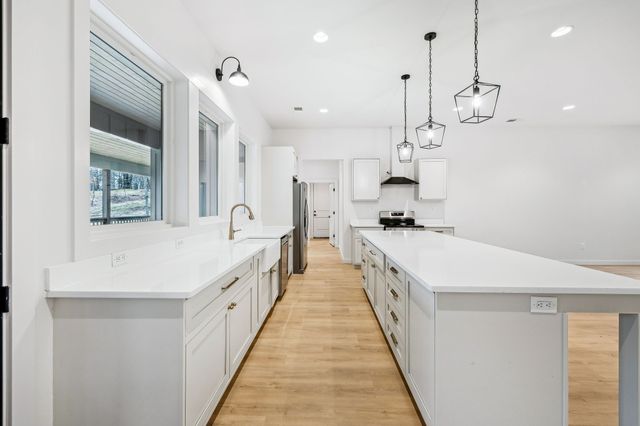 6384 Old Natchez Trce, Santa Fe, TN 38482