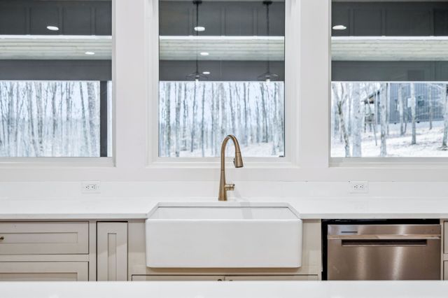 6384 Old Natchez Trce, Santa Fe, TN 38482