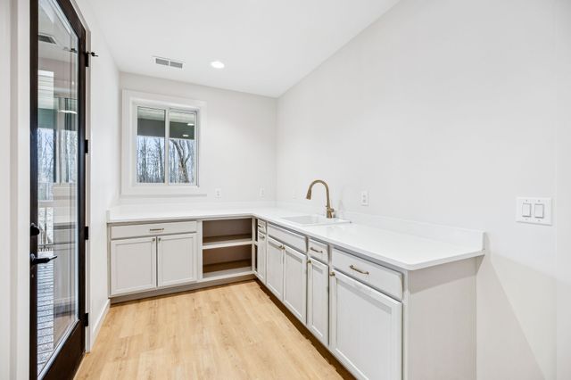 6384 Old Natchez Trce, Santa Fe, TN 38482