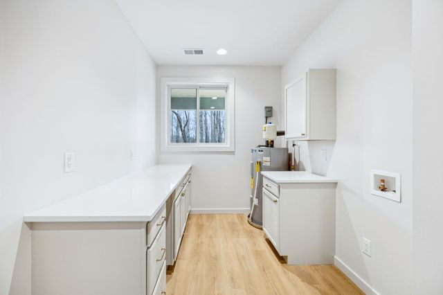 6384 Old Natchez Trce, Santa Fe, TN 38482