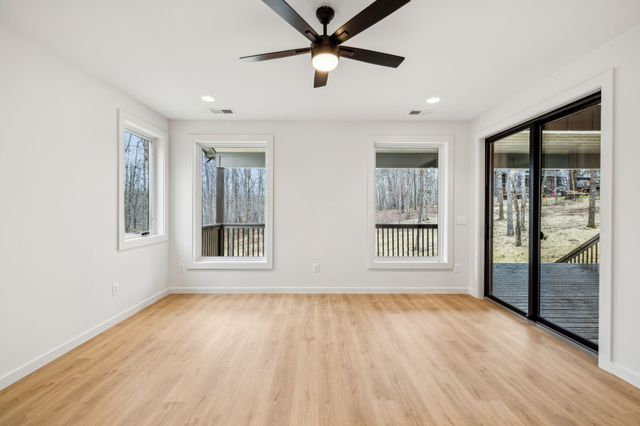 6384 Old Natchez Trce, Santa Fe, TN 38482