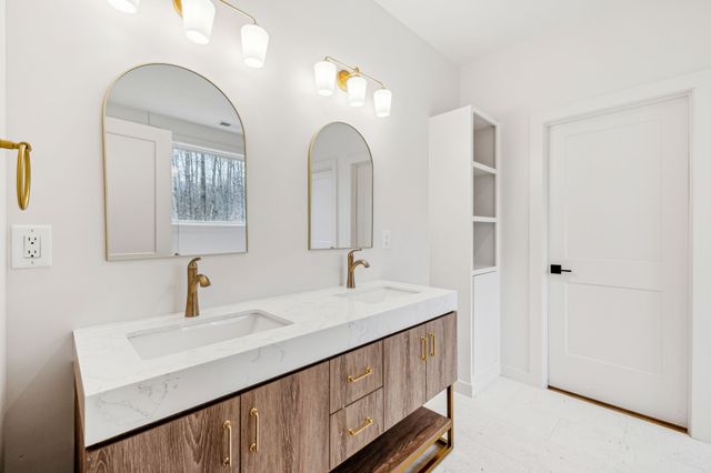 6384 Old Natchez Trce, Santa Fe, TN 38482