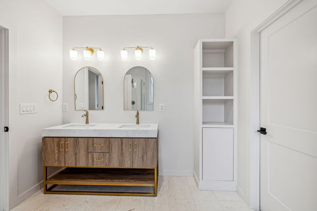 6384 Old Natchez Trce, Santa Fe, TN 38482