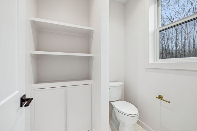 6384 Old Natchez Trce, Santa Fe, TN 38482