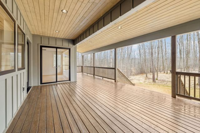 6384 Old Natchez Trce, Santa Fe, TN 38482