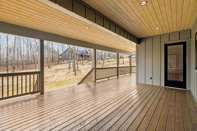 6384 Old Natchez Trce, Santa Fe, TN 38482