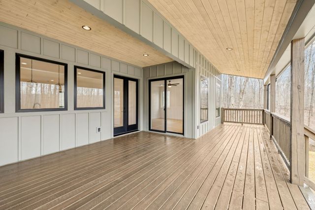 6384 Old Natchez Trce, Santa Fe, TN 38482