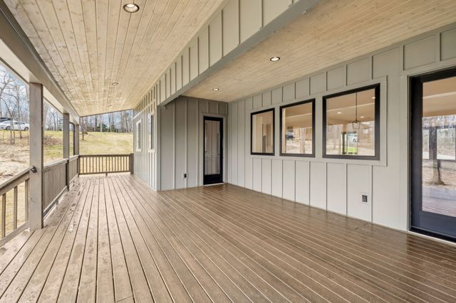 6384 Old Natchez Trce, Santa Fe, TN 38482