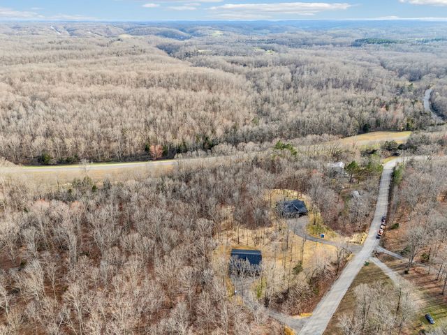 6384 Old Natchez Trce, Santa Fe, TN 38482