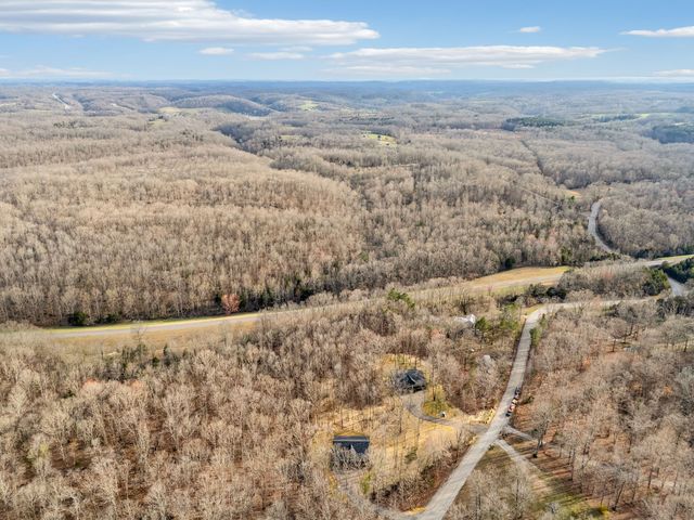 6384 Old Natchez Trce, Santa Fe, TN 38482