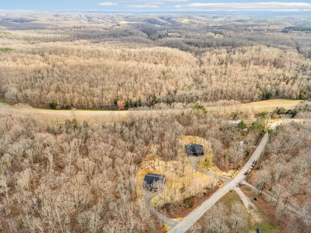 6384 Old Natchez Trce, Santa Fe, TN 38482