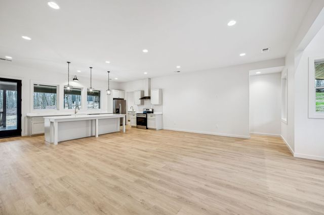 6384 Old Natchez Trce, Santa Fe, TN 38482