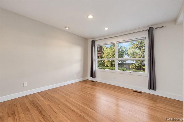 2564 Charel Court, West Bloomfield, MI 48324