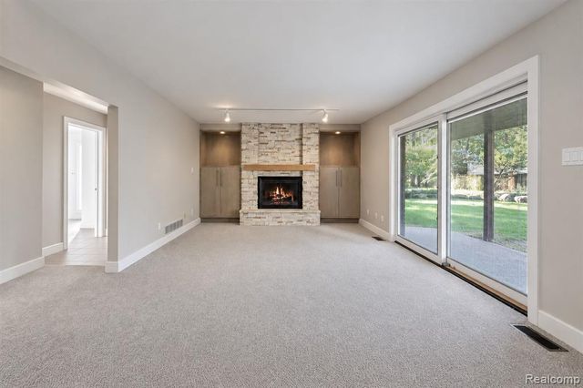 2564 Charel Court, West Bloomfield, MI 48324