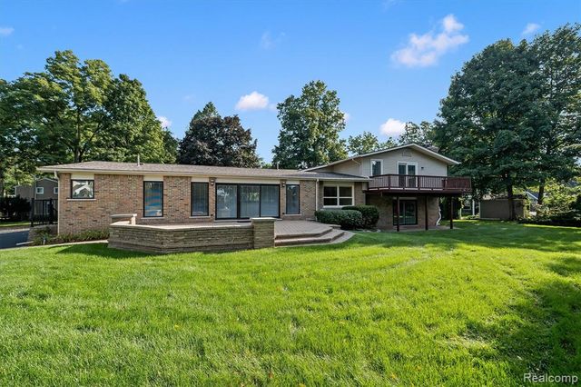 2564 Charel Court, West Bloomfield, MI 48324