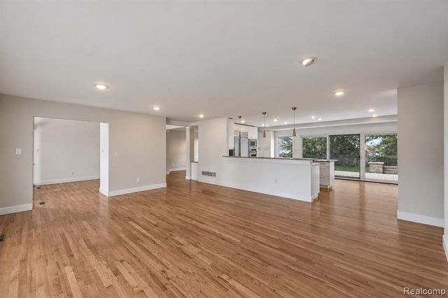 2564 Charel Court, West Bloomfield, MI 48324