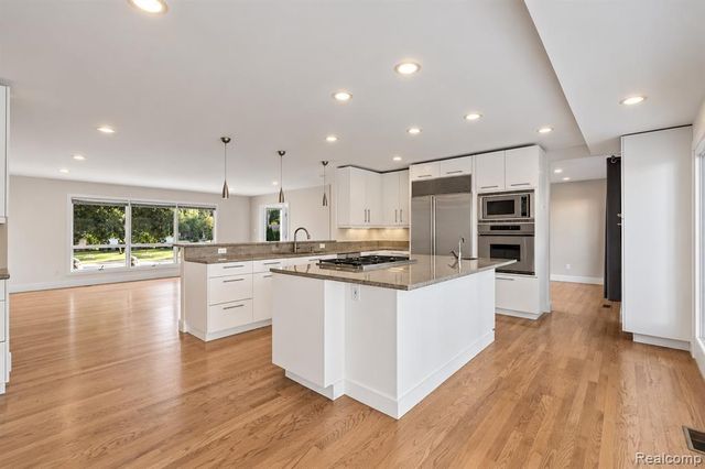 2564 Charel Court, West Bloomfield, MI 48324