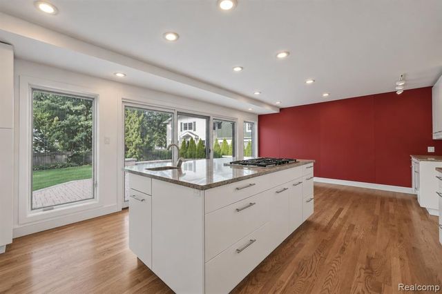 2564 Charel Court, West Bloomfield, MI 48324