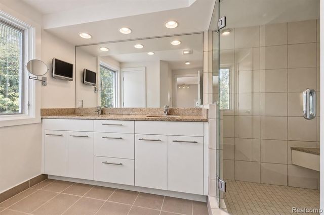 2564 Charel Court, West Bloomfield, MI 48324