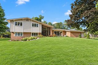 2564 Charel Court, West Bloomfield, MI 48324