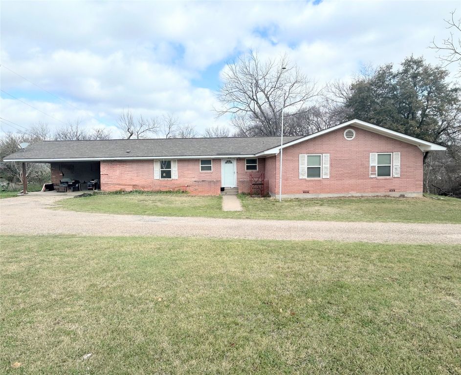 106 Buckhorn Trail, Valley Mills, TX 76689